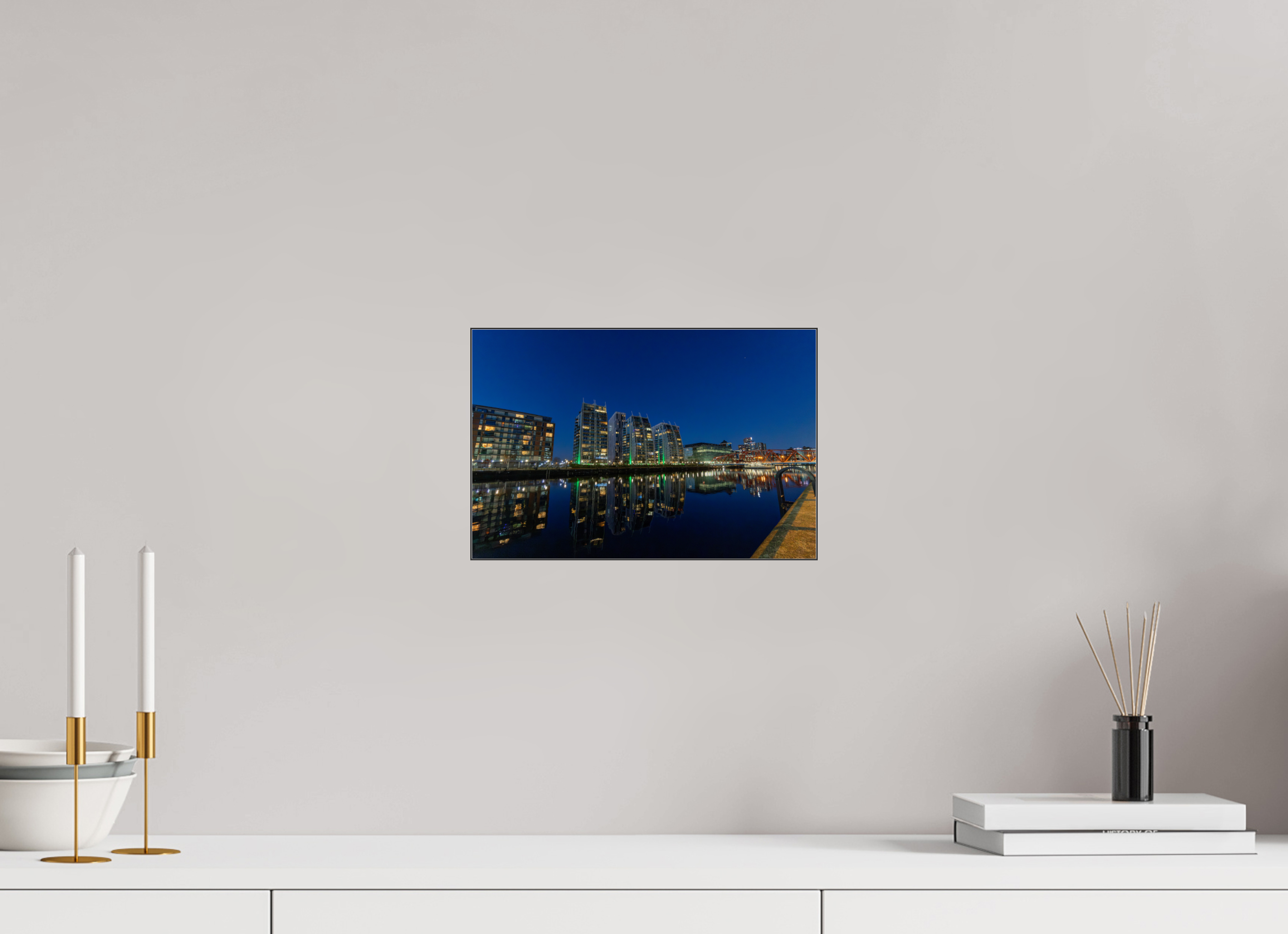 30 x 20 cm, Foto-Abzug hinter Acrylglas glänzend Neon Silence