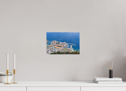 City by the Sea – Küstenstadt mit Hafen als Wandbild, 30 × 20 cm, Fine-Art Matt