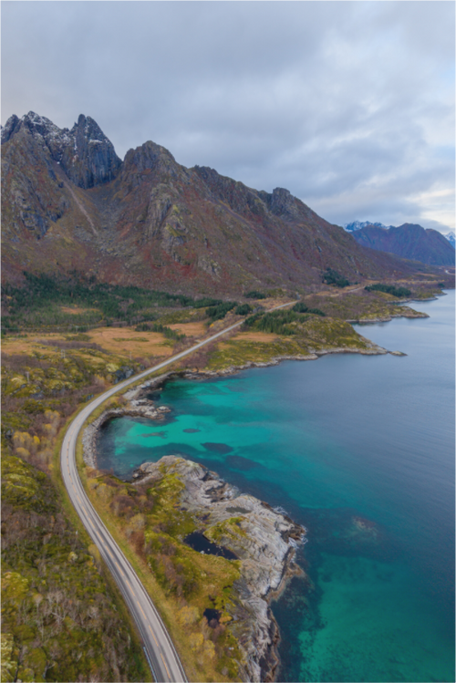 Cliffside Path – Küstenstraße an einer Steilküste